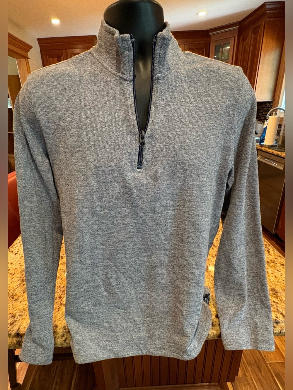 Robert Graham Men’s Heather Gray Quarter-Zip pullover. Small - Picture 4 of 6